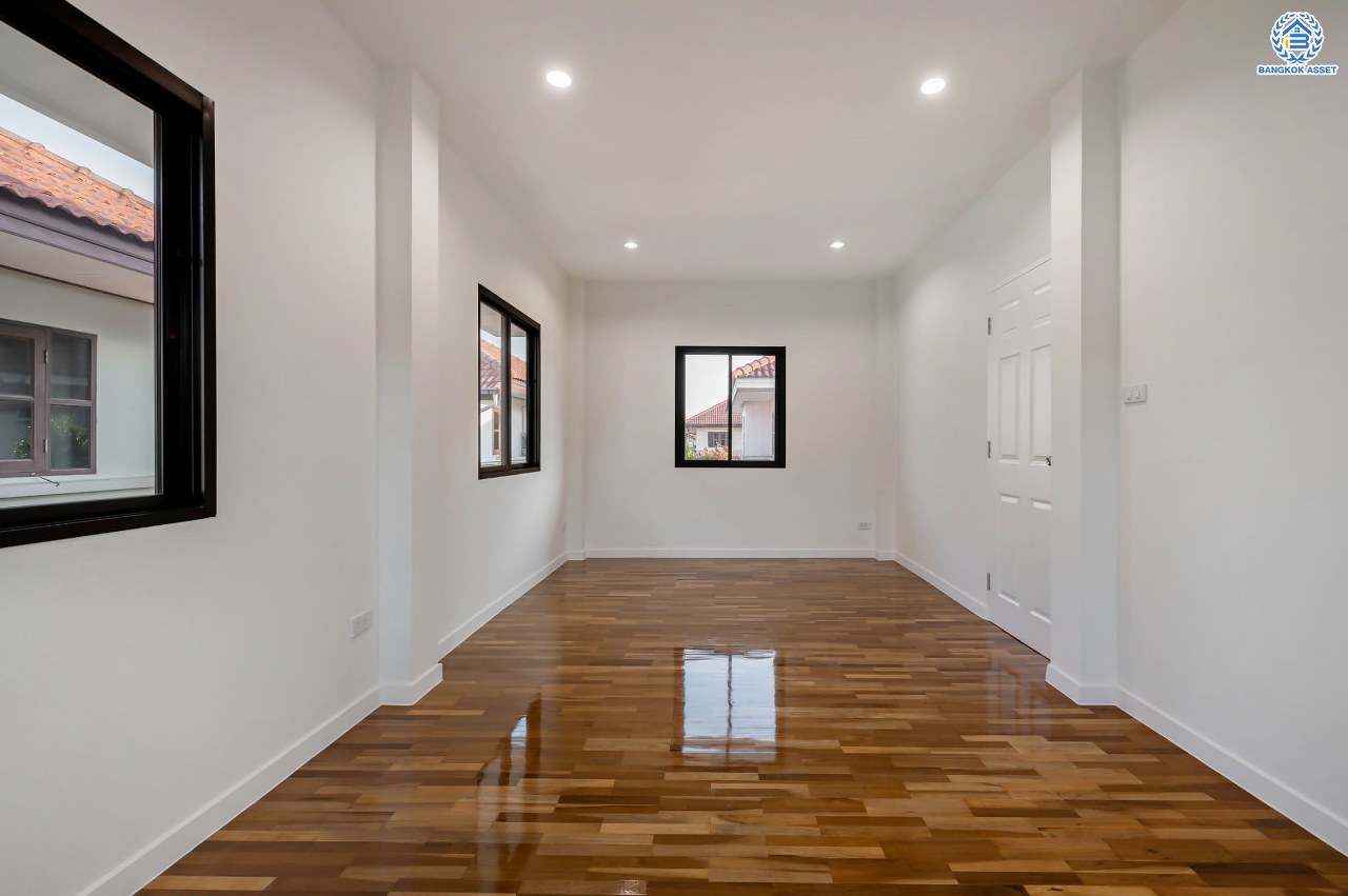 บ้านมือสองตกแต่งใหม่ โครงการ ณัฐชากรีนวิลล์ ปิ่นเกล้า-กาญจนาฯ บนเนื้อที่ 52 ตร.ว. ฟังก์ชัน 3 ห้องนอน 2 ห้องน้ำ จอดรถได้ 2 คัน บนทำเลศักยภาพ ใกล้เซ็นทรัลเวสต์เกต ทางด่วน "ศรีรัช" รถไฟฟ้าสายสีม่วง "สถานีตลาดบางใหญ่"